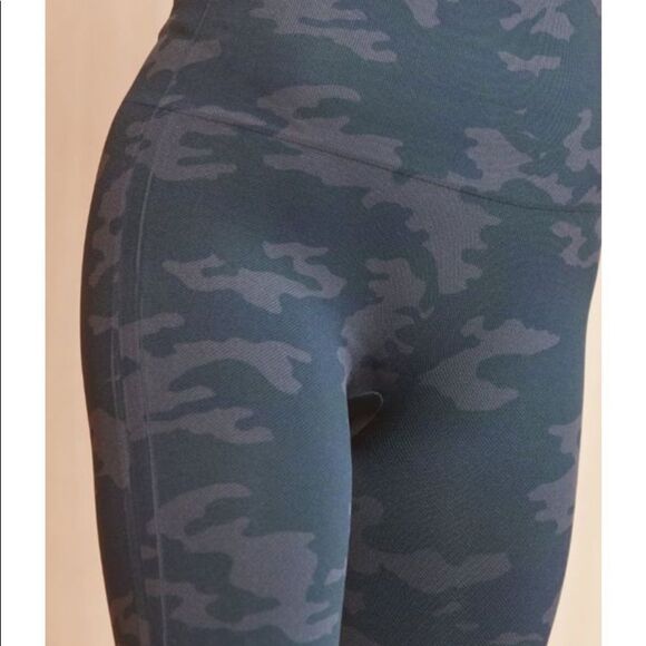 NWT Spanx Look At Me Now Seamless Legging - Picture 9 of 9